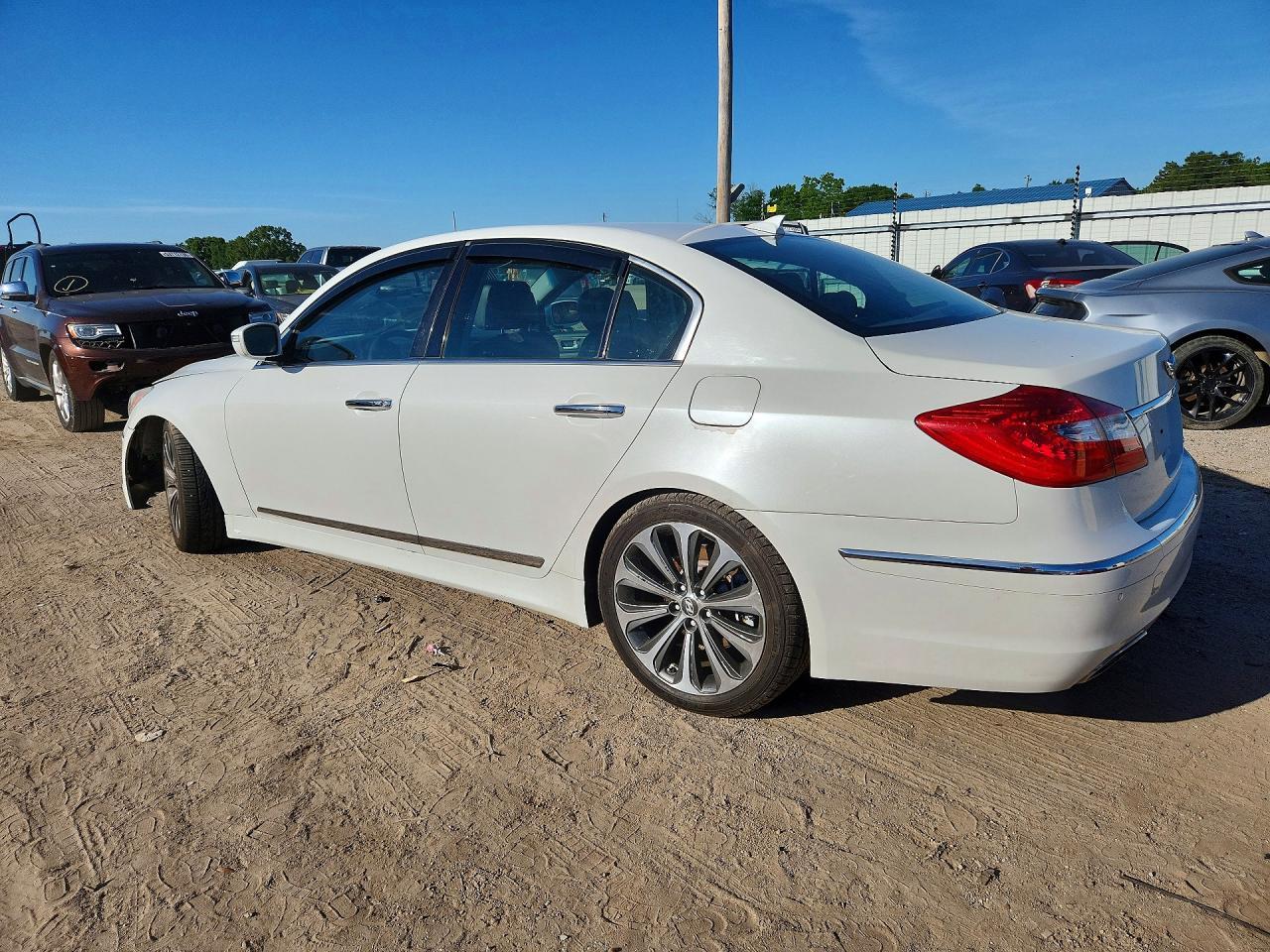 2013 HYUNDAI GENESIS