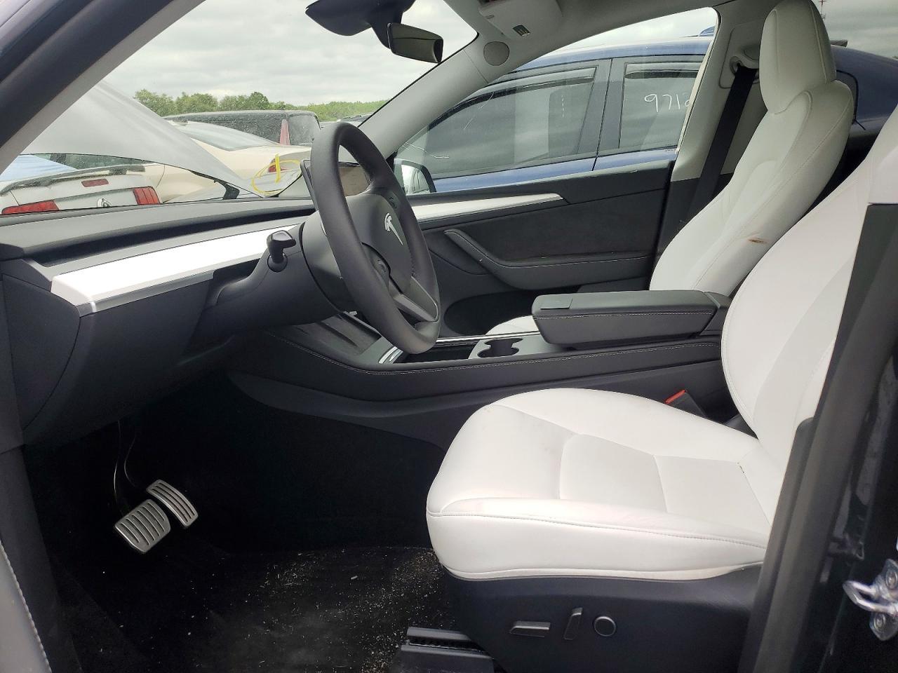2025 TESLA MODEL Y