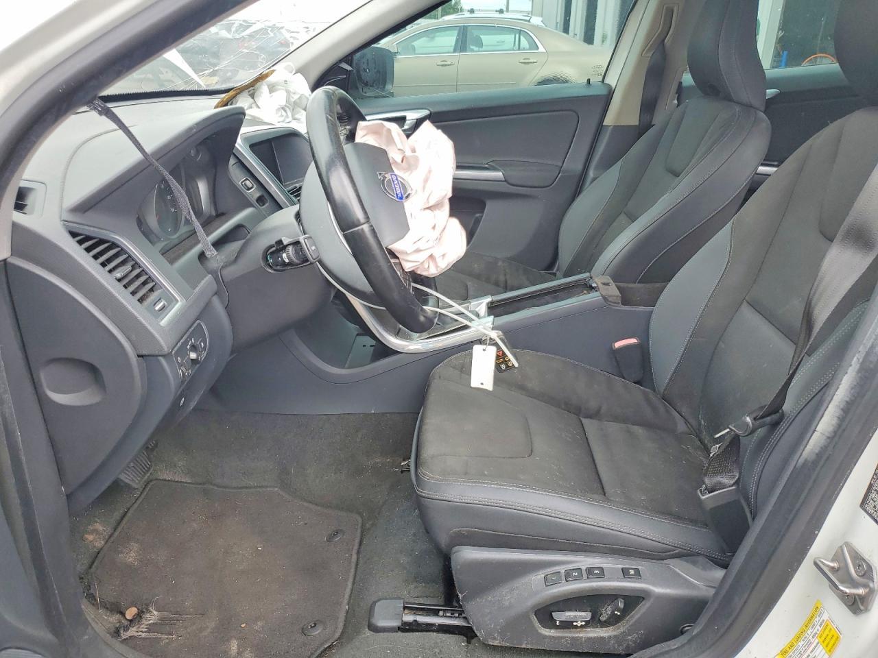 2015 VOLVO XC60
