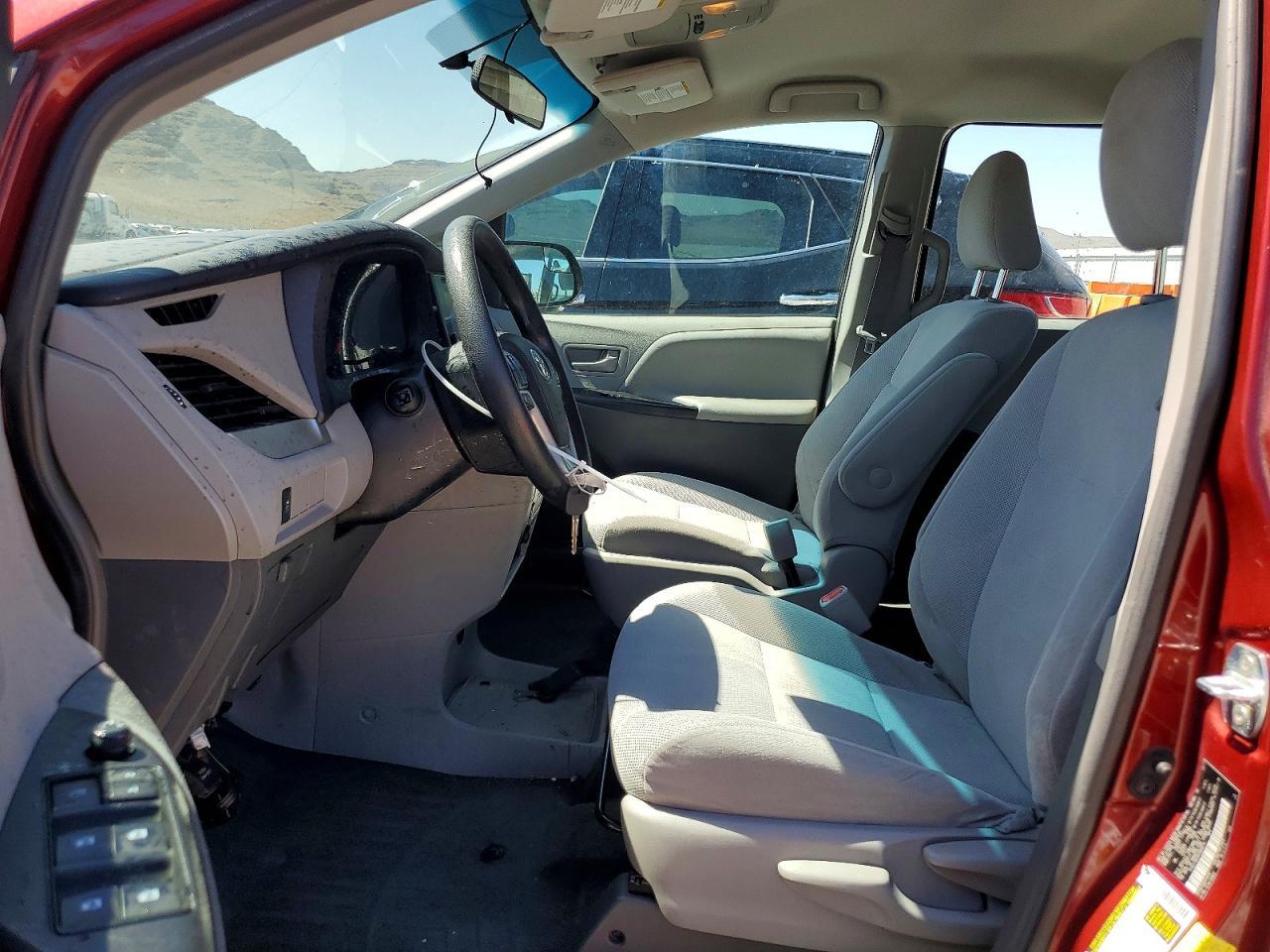 2017 TOYOTA SIENNA