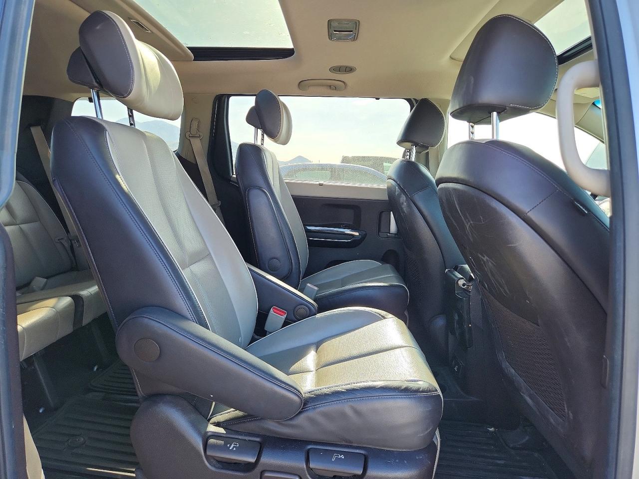 2015 KIA SEDONA