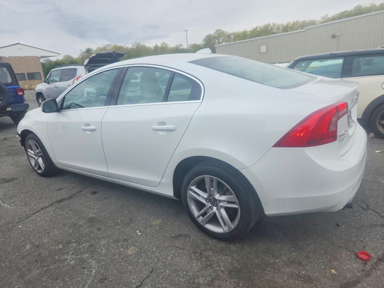 2015 VOLVO S60
