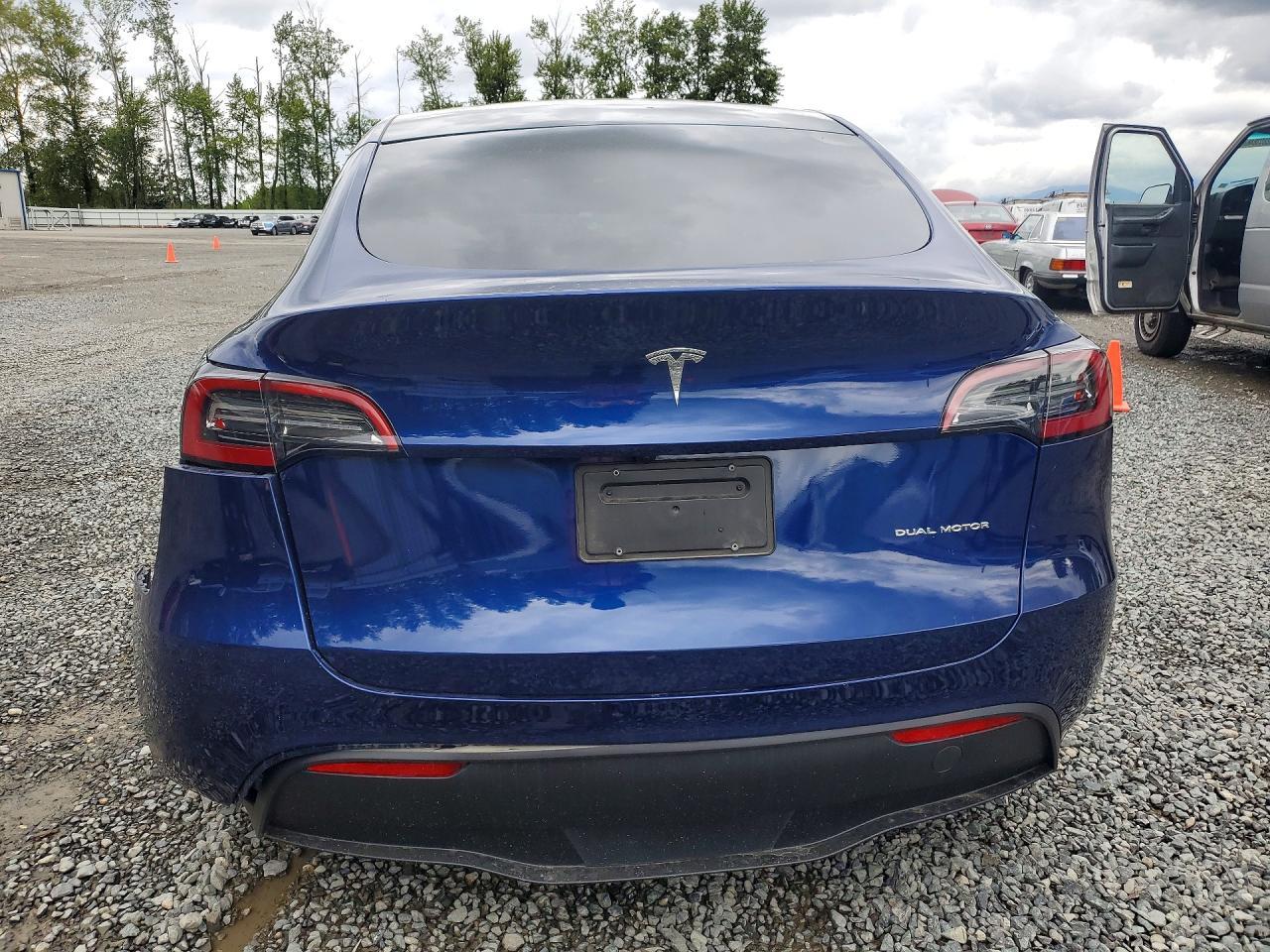 2024 TESLA MODEL Y