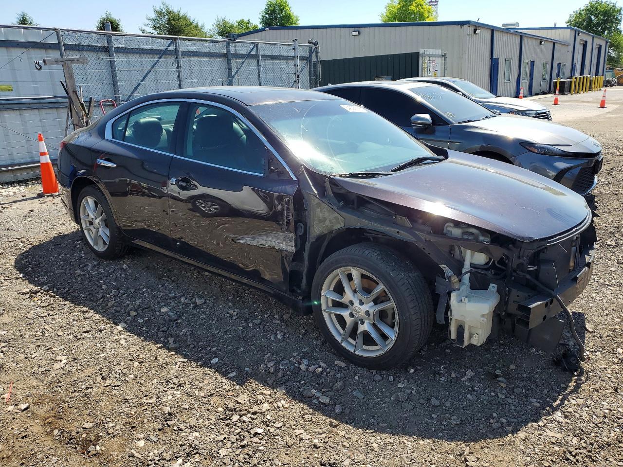 2010 NISSAN Maxima