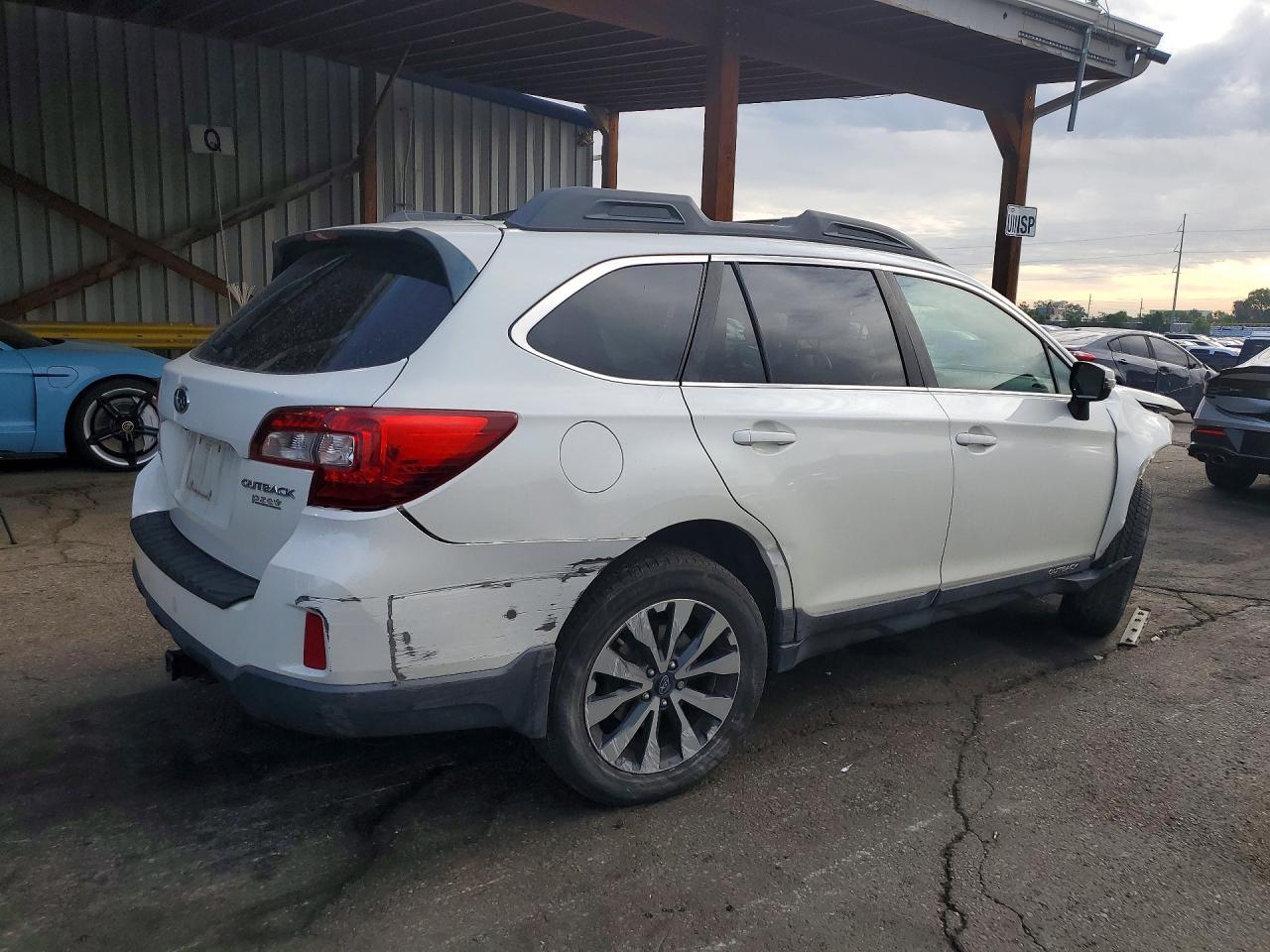 2015 SUBARU Outback