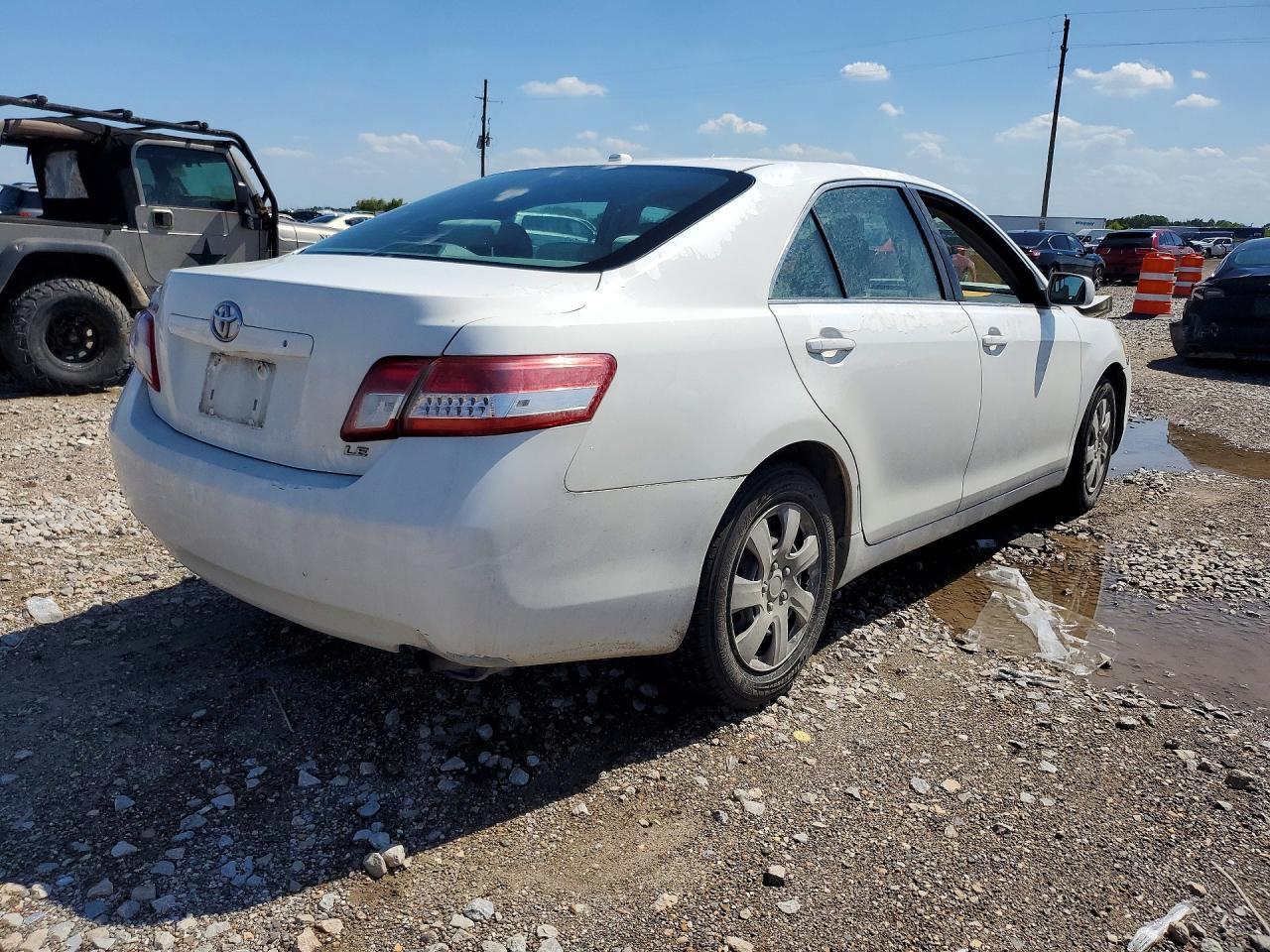 2011 TOYOTA CAMRY