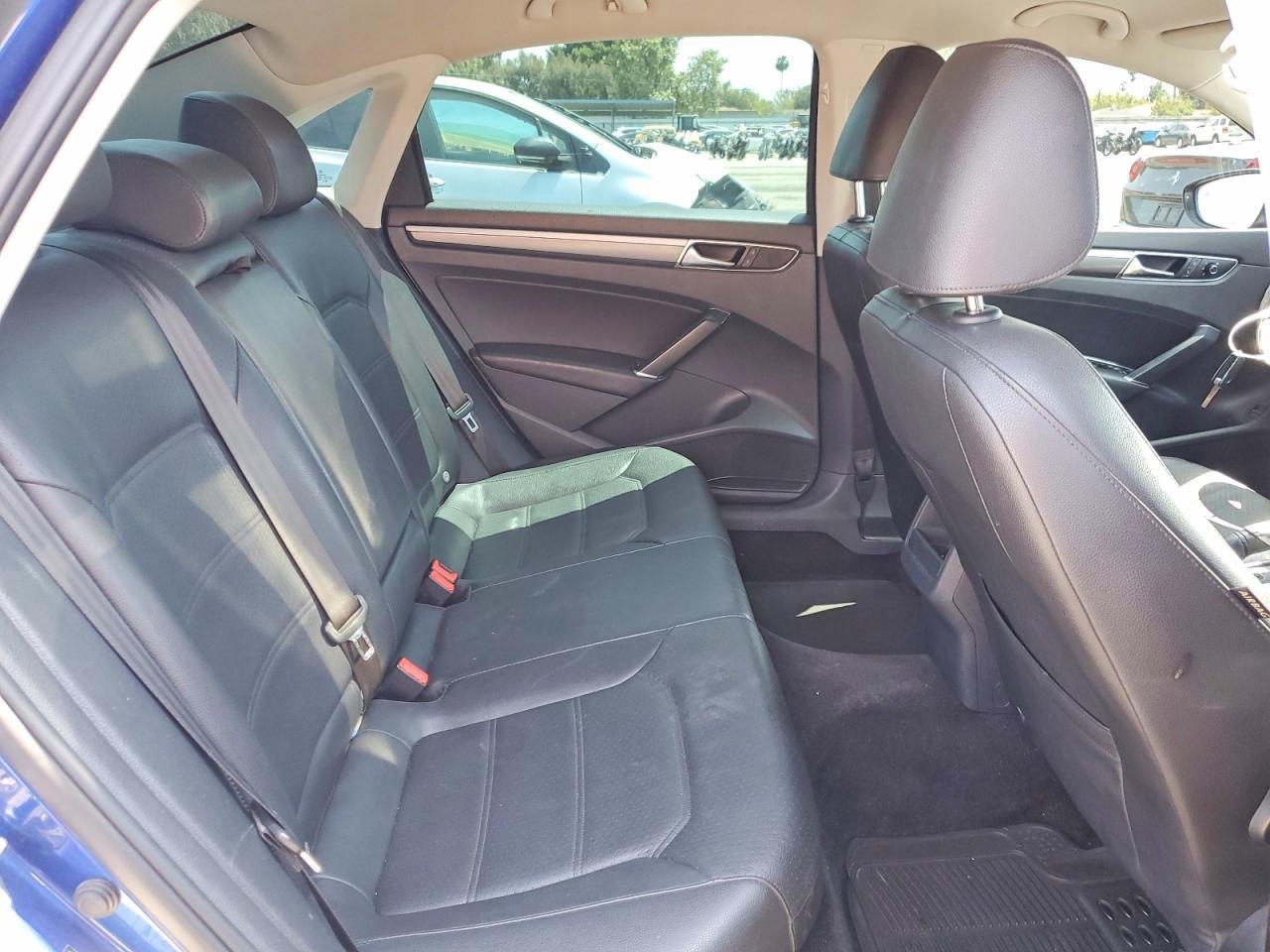 2017 VOLKSWAGEN Passat