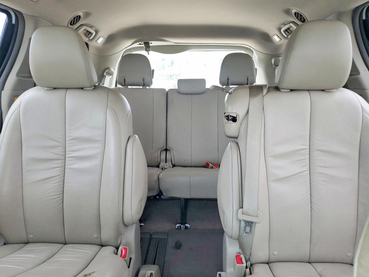 2012 TOYOTA SIENNA