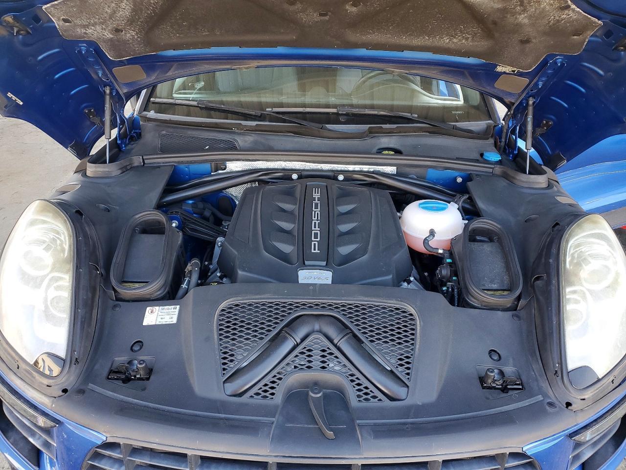 2015 PORSCHE Macan