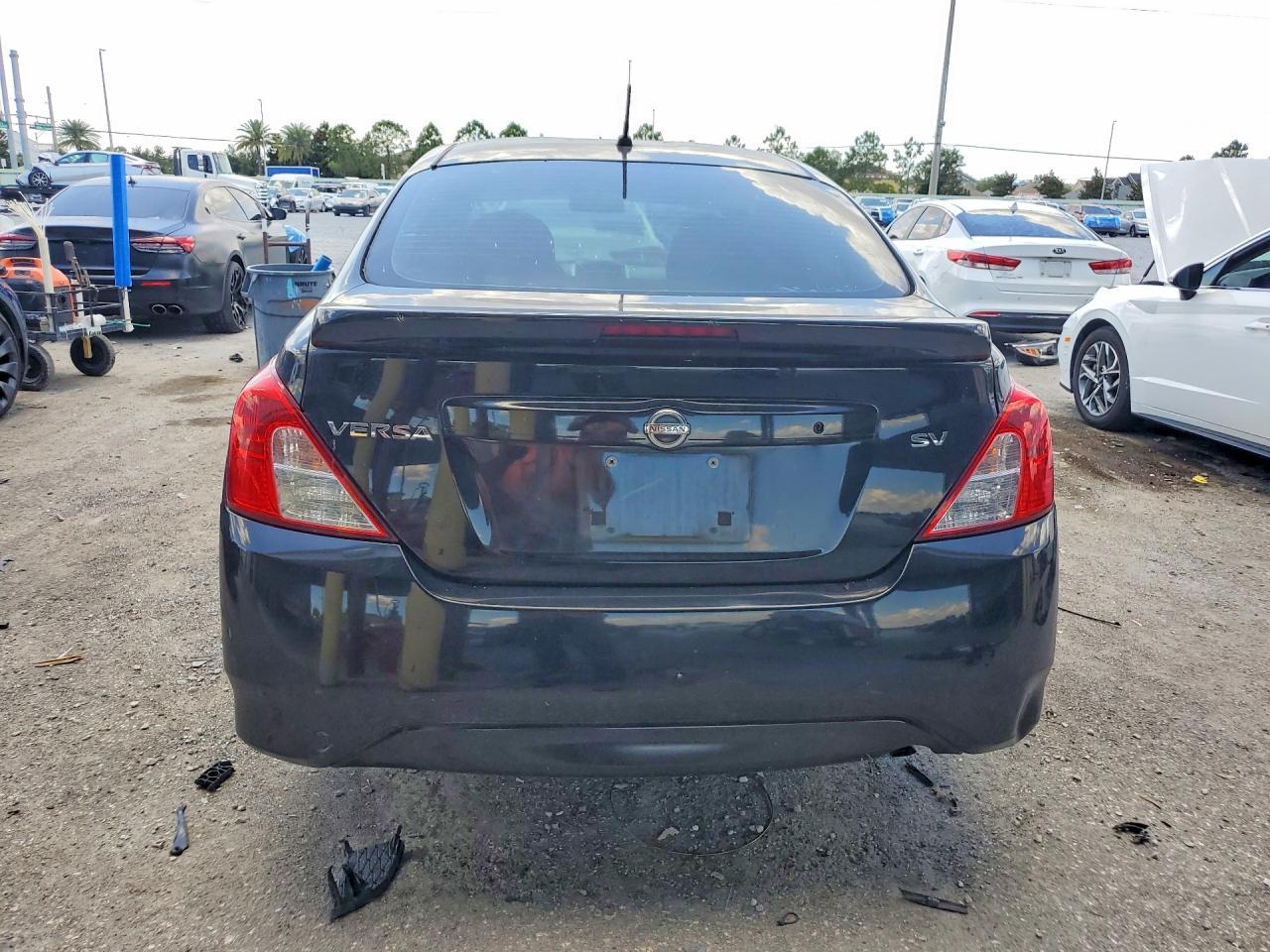 2017 NISSAN VERSA