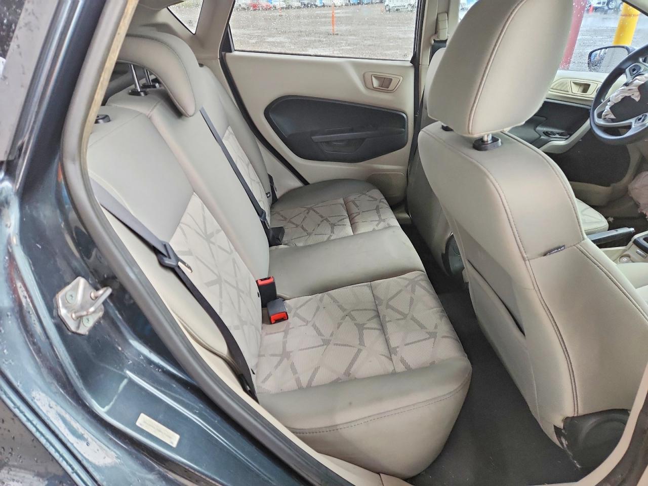 2011 FORD Fiesta
