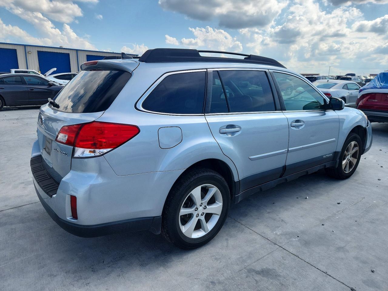2013 SUBARU Outback