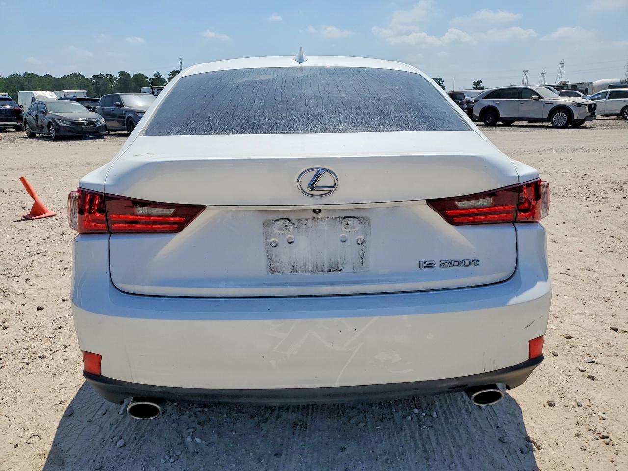2016 LEXUS IS 200t