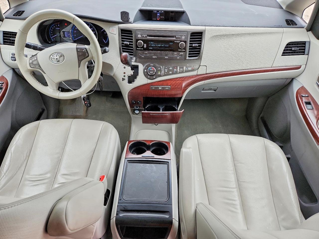2013 TOYOTA SIENNA