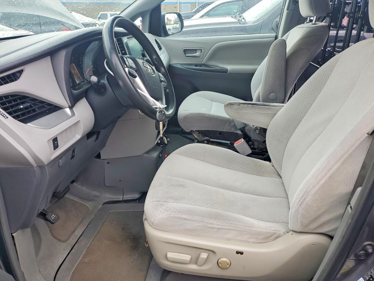 2016 TOYOTA SIENNA