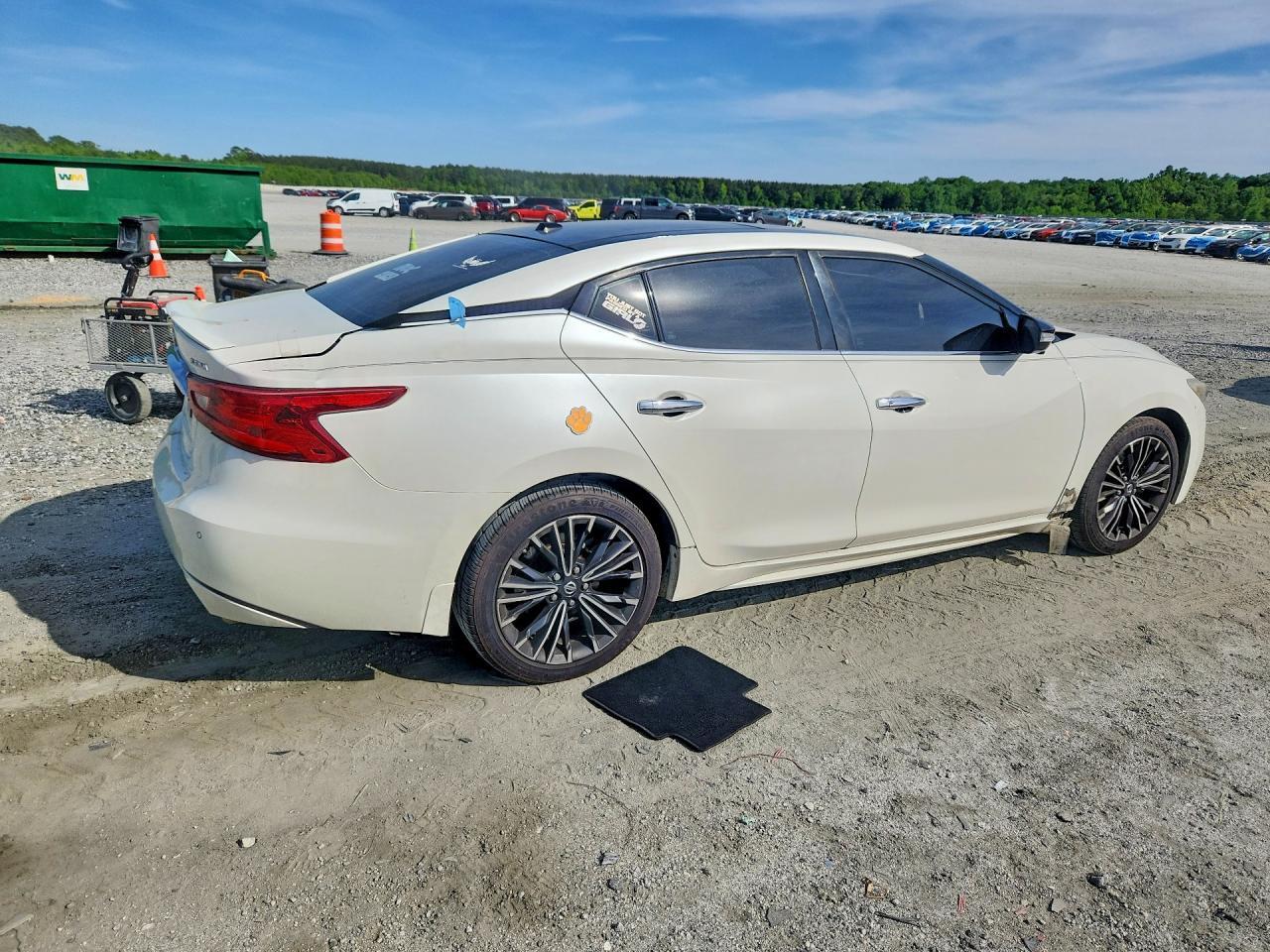 2016 NISSAN Maxima