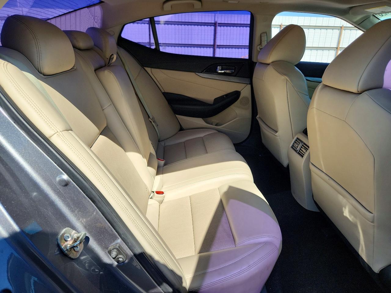 2017 NISSAN Maxima