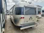 2016 AIRSTREAM Camper