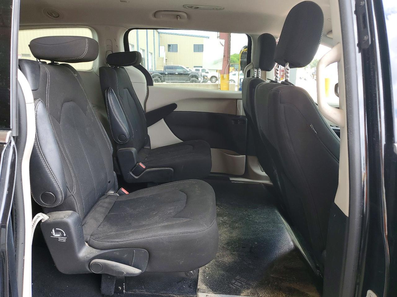2023 CHRYSLER Voyager