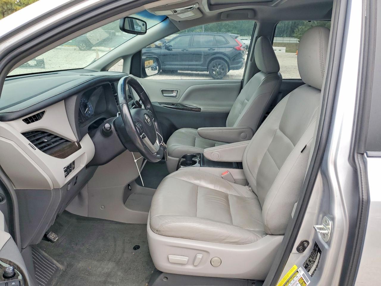 2017 TOYOTA SIENNA