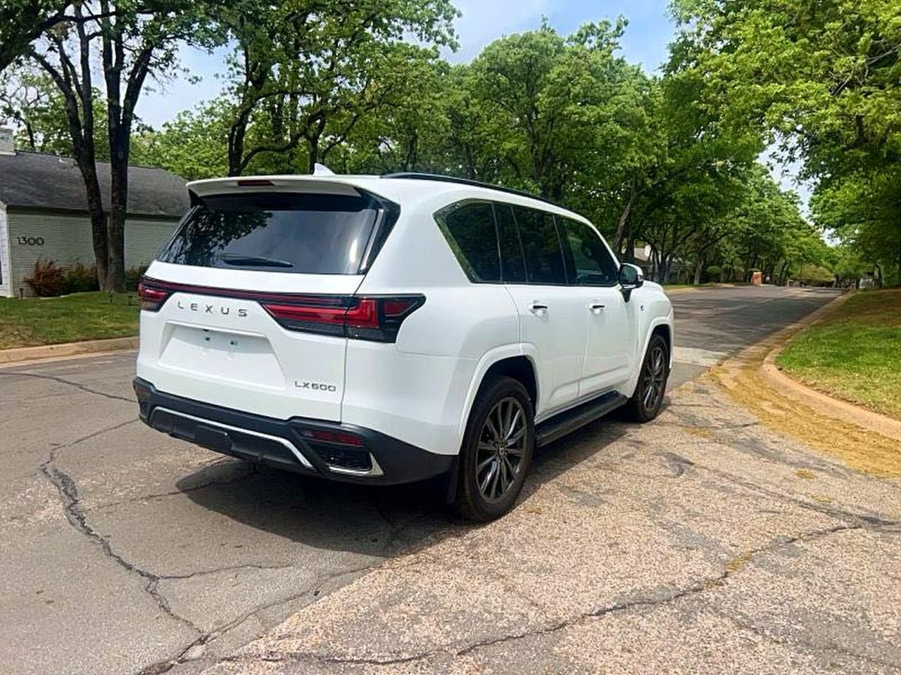 2024 LEXUS LX 600