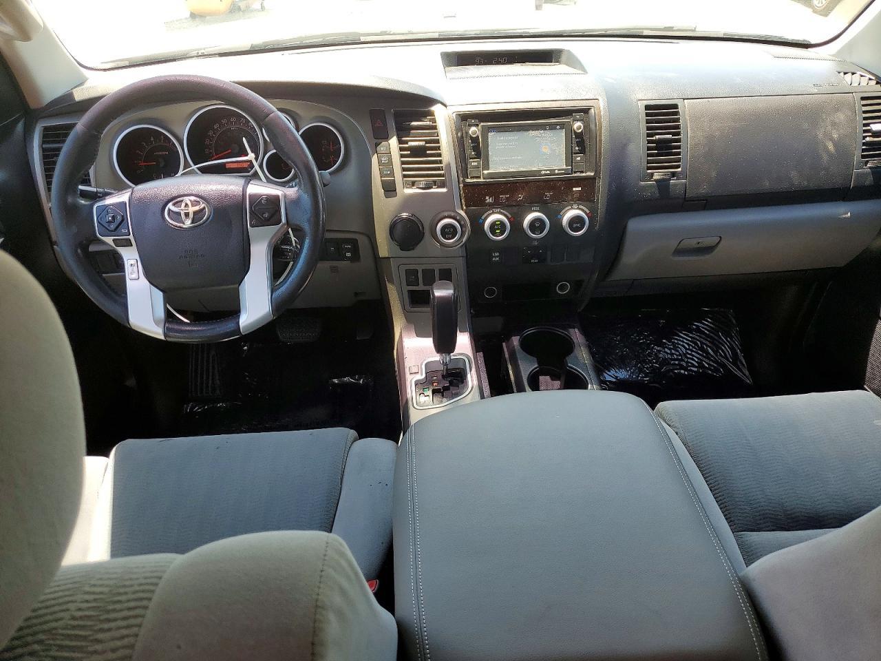 2015 TOYOTA Sequoia