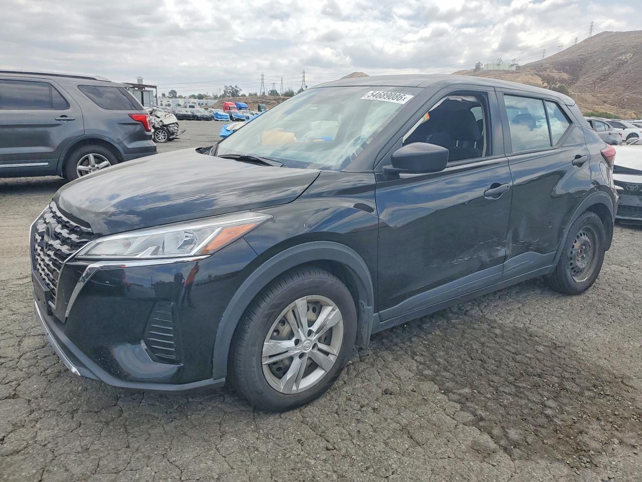 2023 NISSAN KICKS