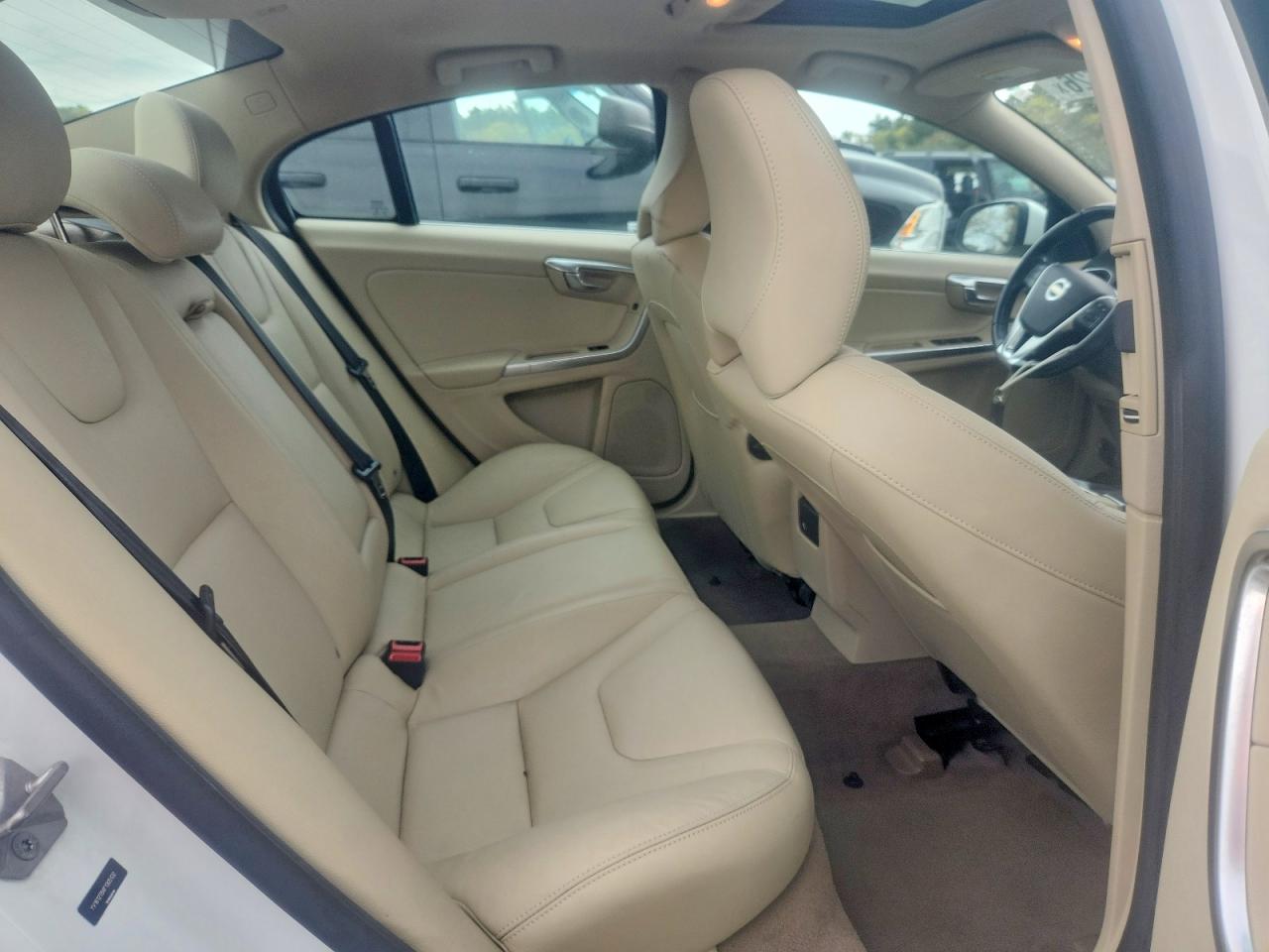 2015 VOLVO S60