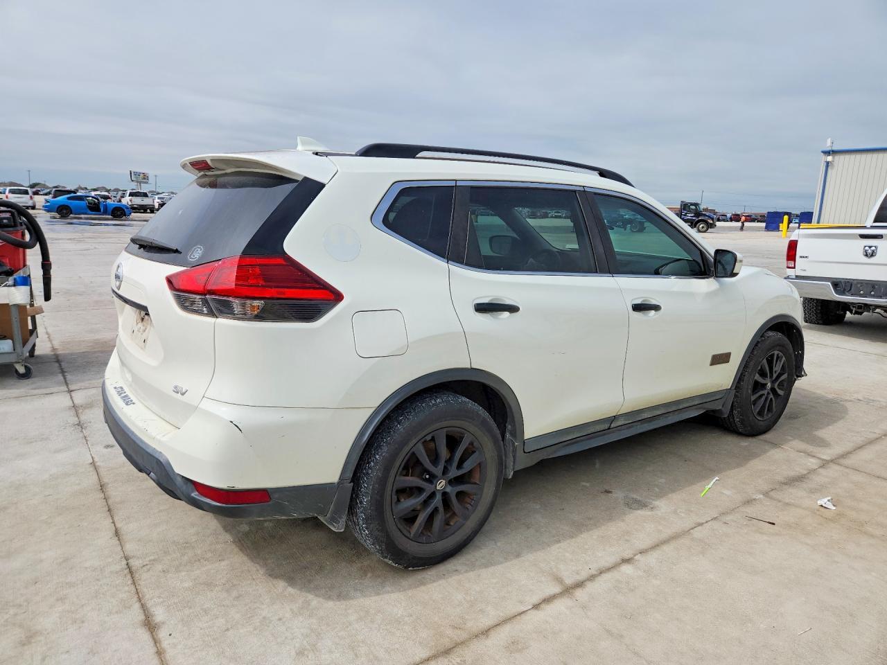 2017 NISSAN ROGUE