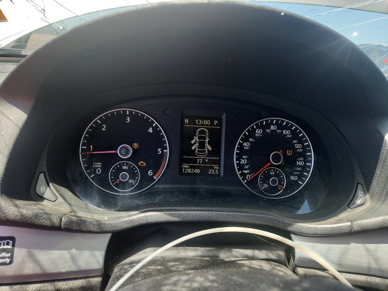 2012 VOLKSWAGEN Passat