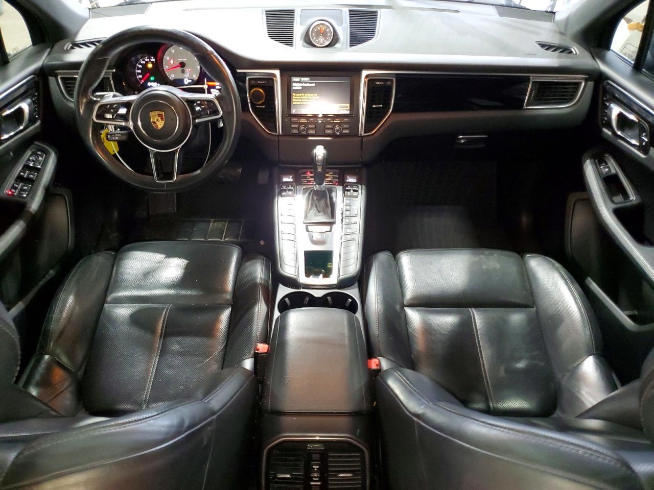 2016 PORSCHE Macan