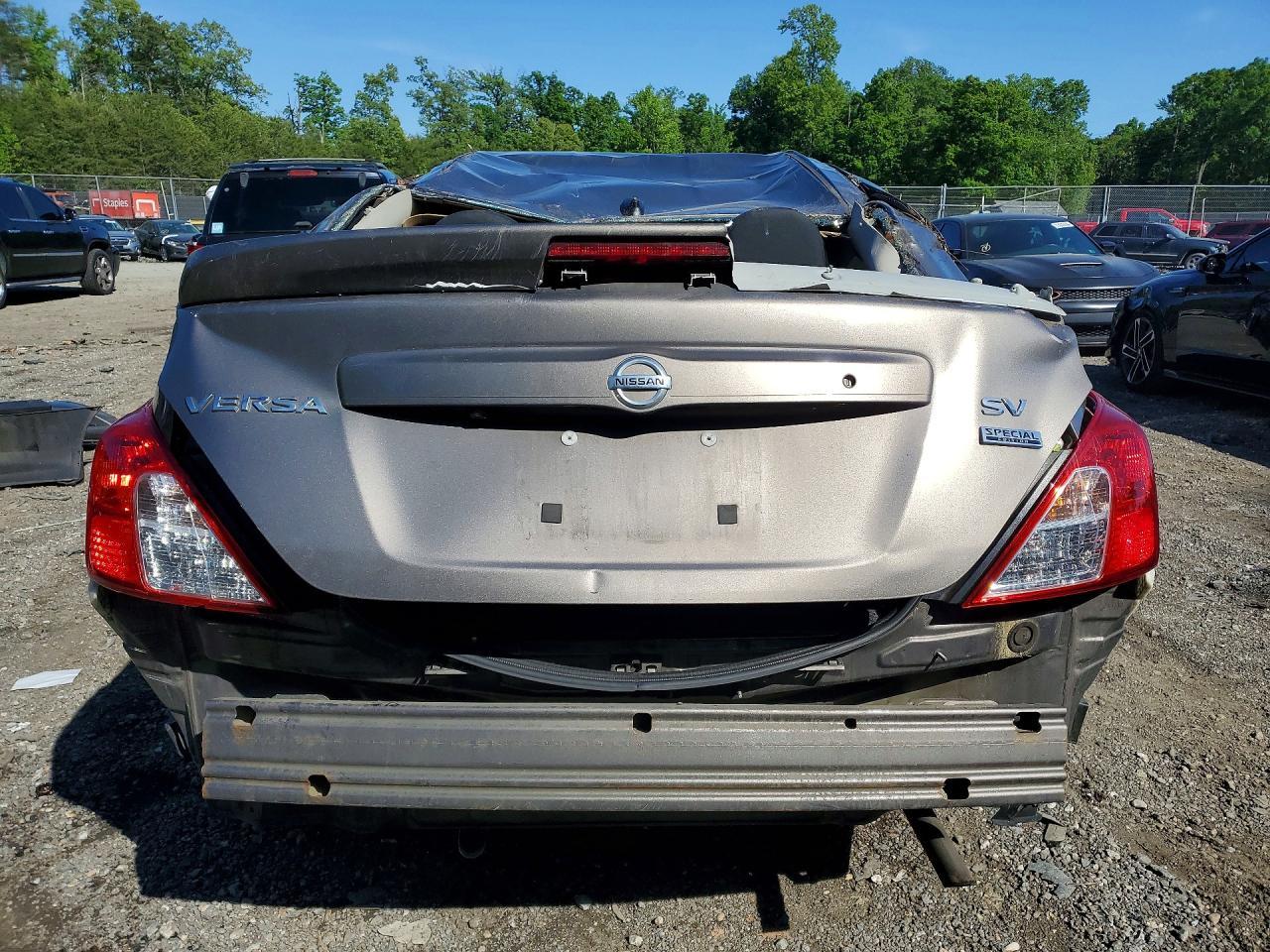 2017 NISSAN VERSA