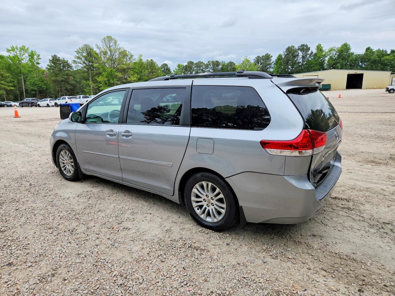 2013 TOYOTA SIENNA