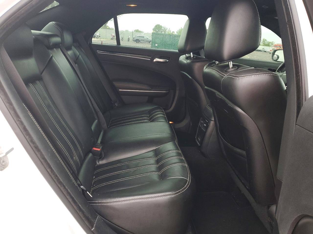 2019 CHRYSLER 300