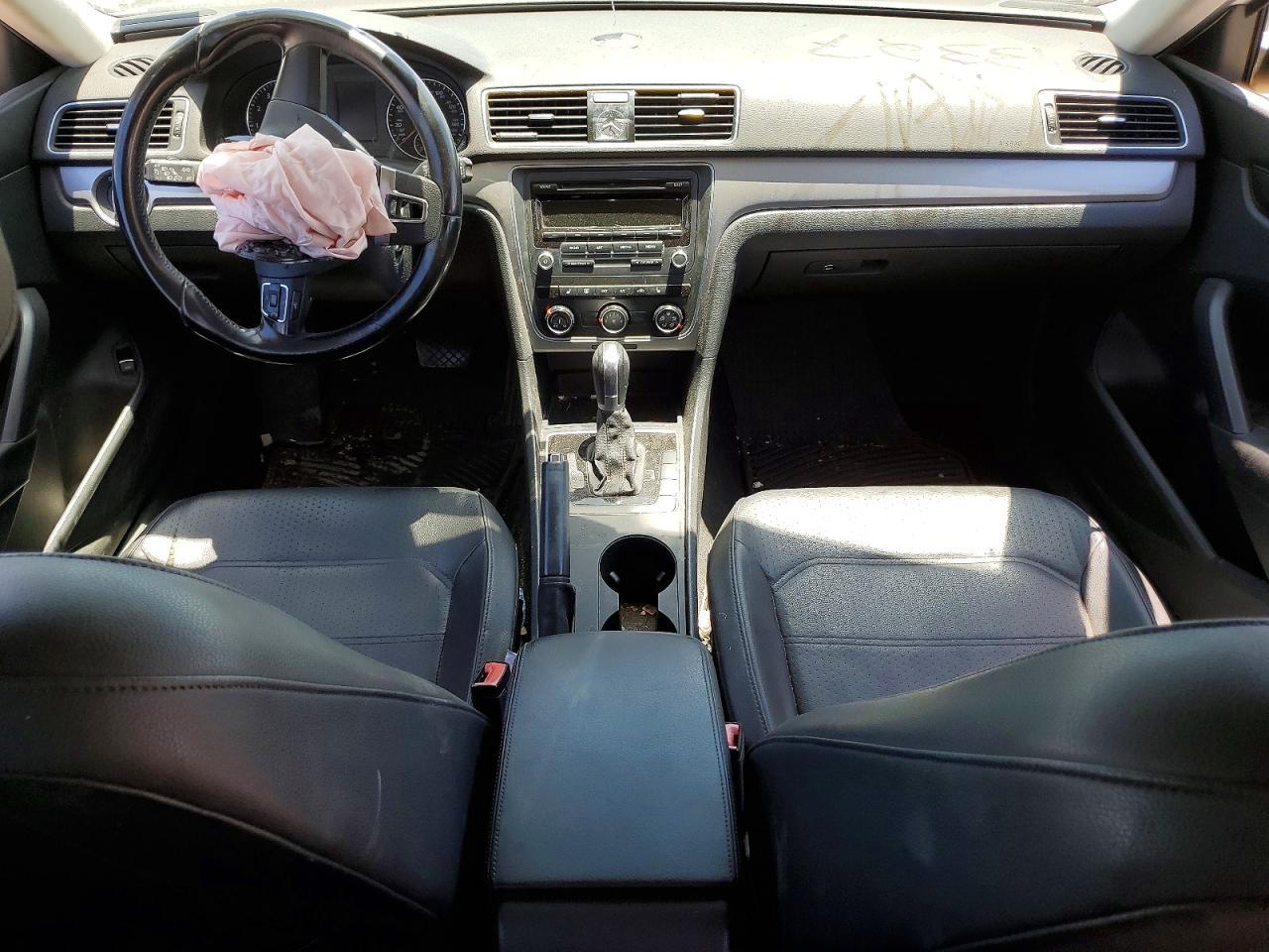 2014 VOLKSWAGEN Passat