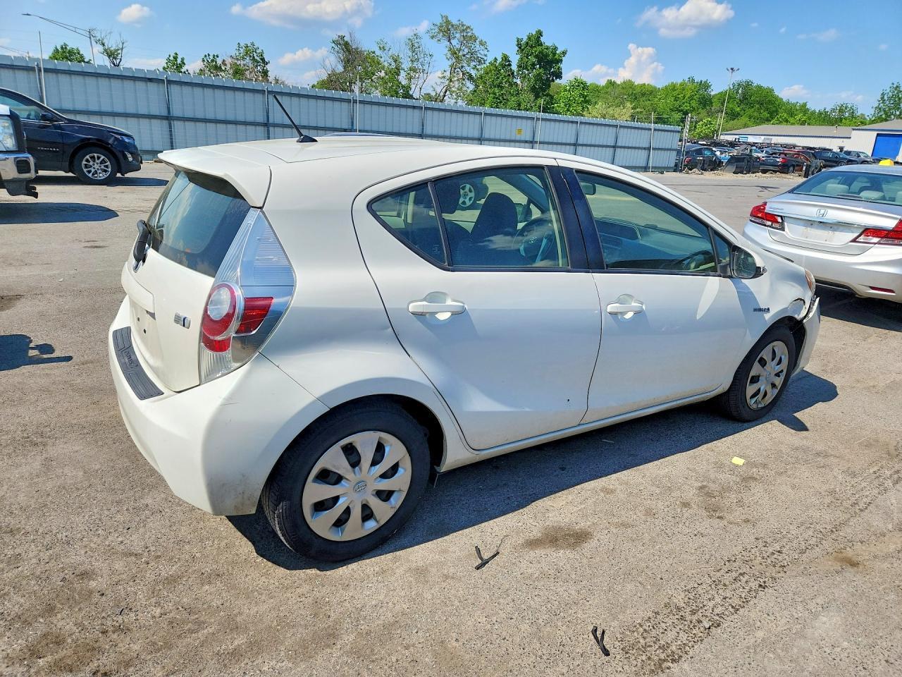 2014 TOYOTA Prius c