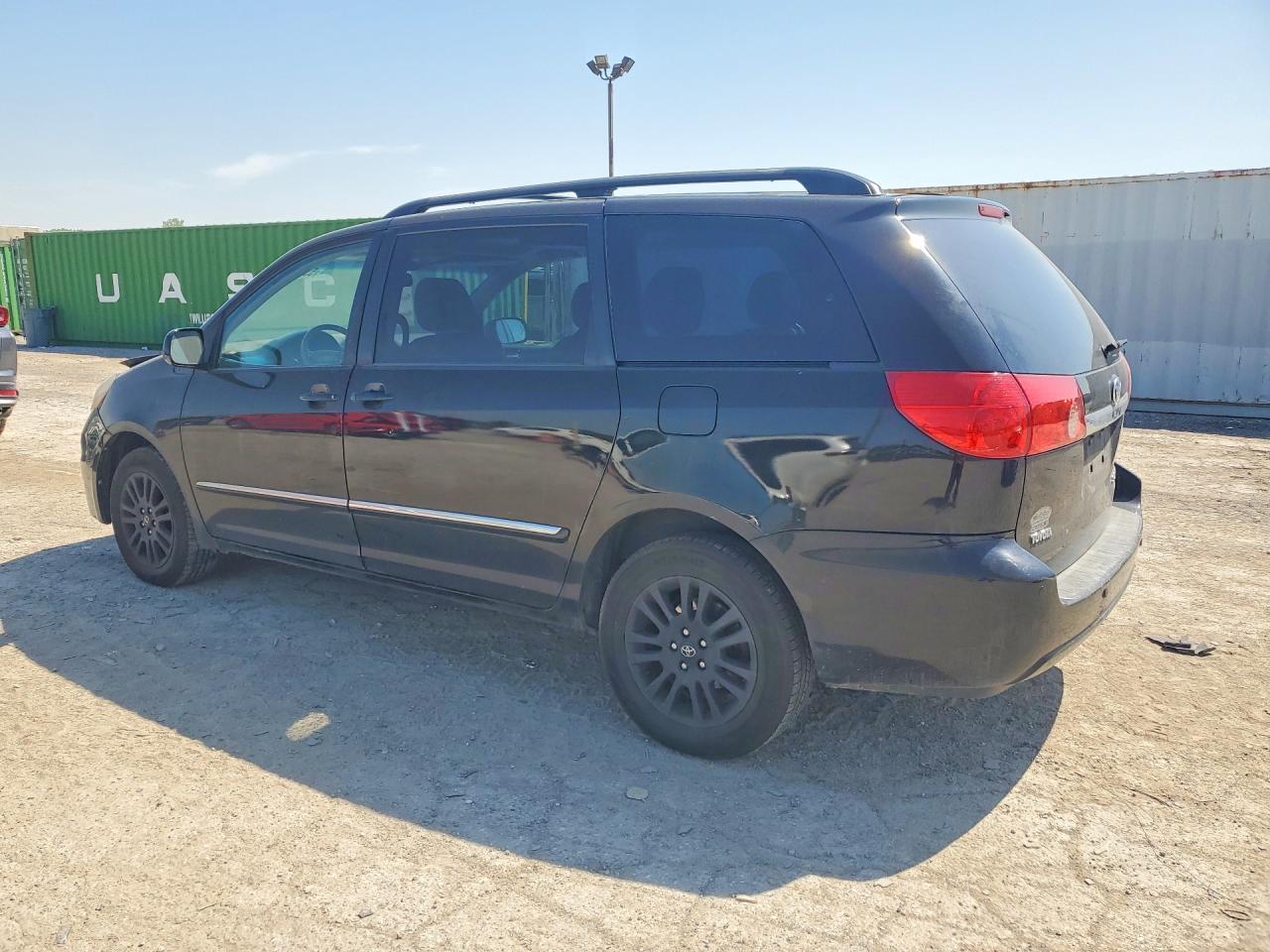 2010 TOYOTA SIENNA