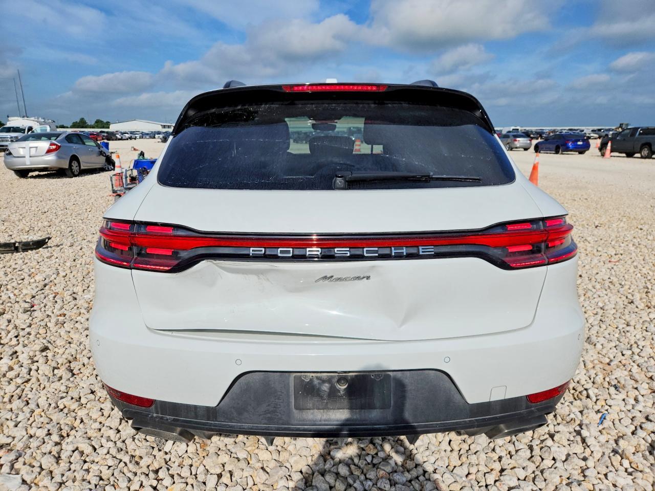 2021 PORSCHE Macan