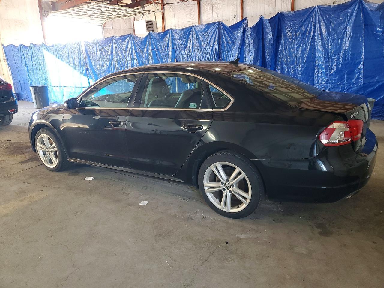 2014 VOLKSWAGEN Passat