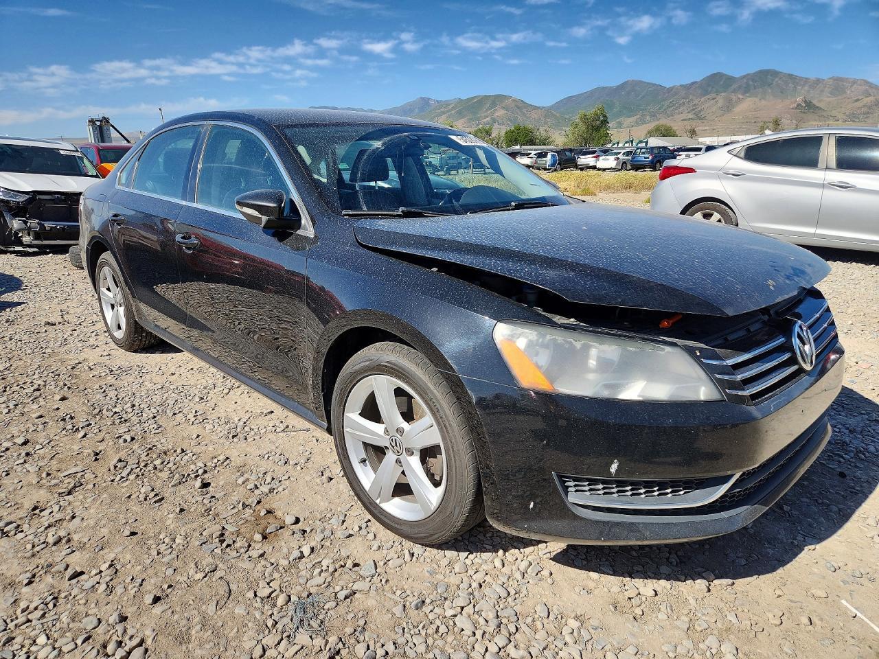 2012 VOLKSWAGEN Passat