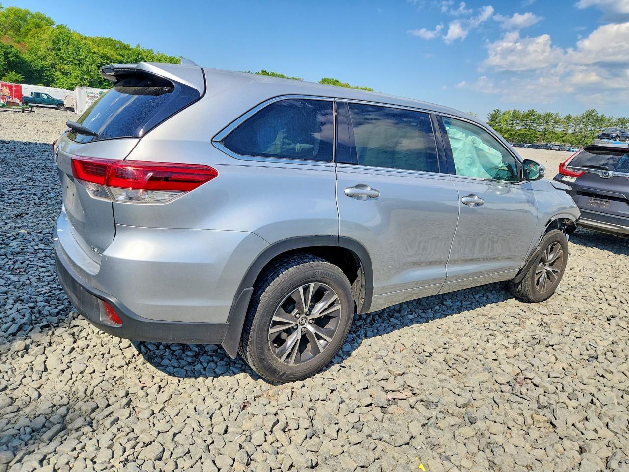 2017 TOYOTA HIGHLANDER