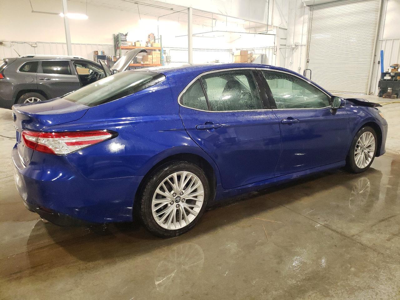 2018 TOYOTA CAMRY