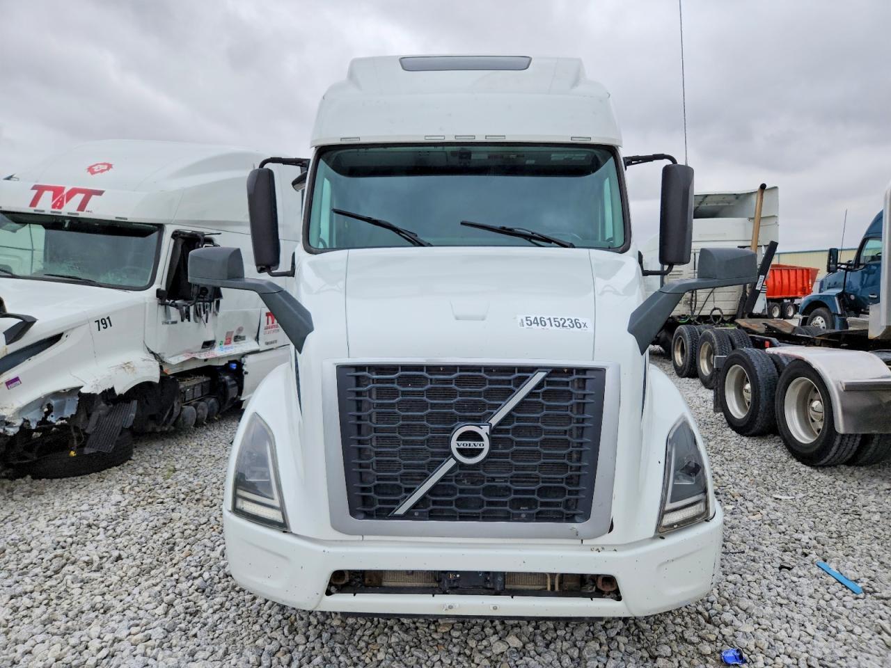 2024 VOLVO VNR