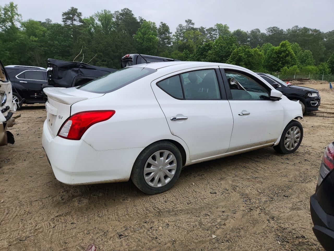 2017 NISSAN VERSA