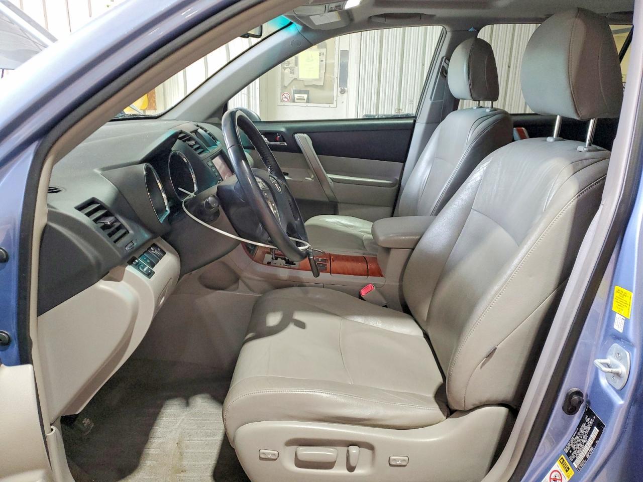 2010 TOYOTA HIGHLANDER