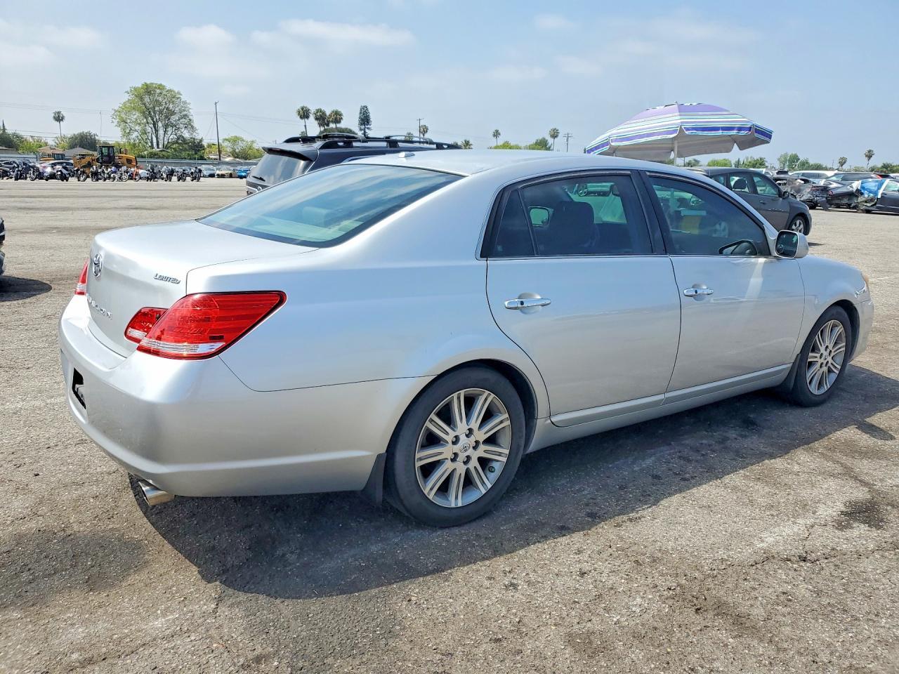 2010 TOYOTA Avalon