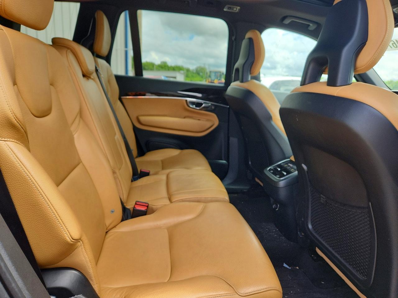 2017 VOLVO XC90