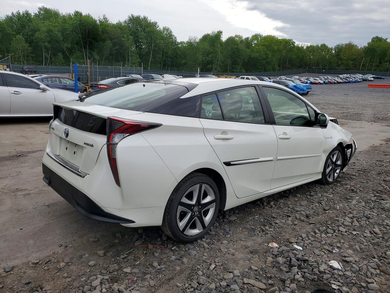 2016 TOYOTA PRIUS