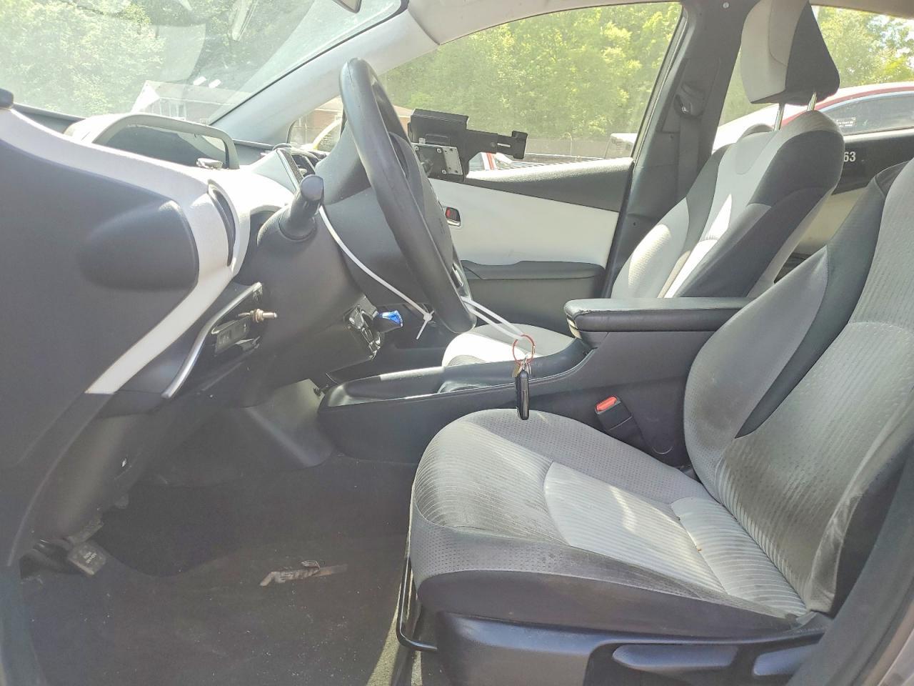 2016 TOYOTA PRIUS