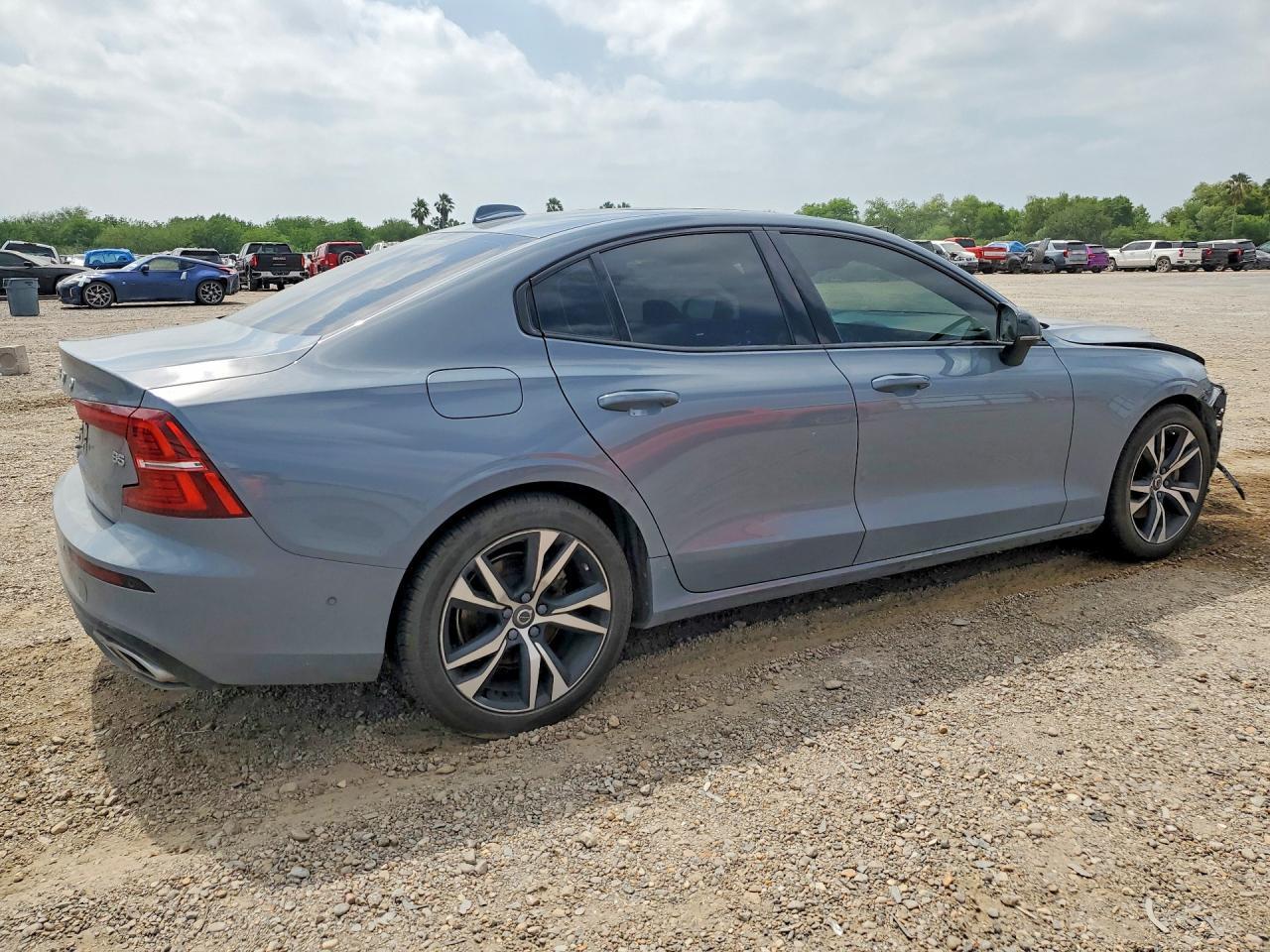2022 VOLVO S60